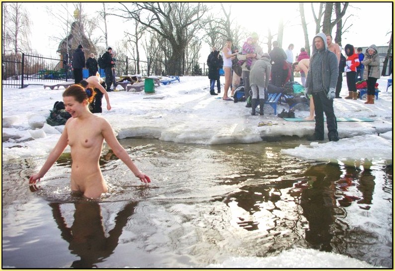 Женщины купаются в проруби ( фото) - Порно фото голых девушек