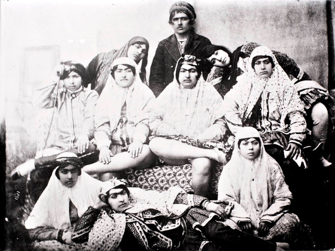 голые персидские женщины